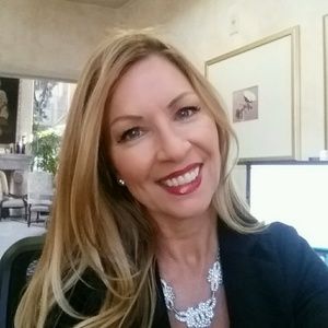 Meet your Posher, Denise